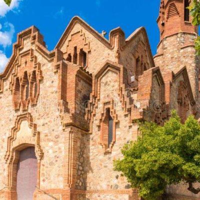 iglesia-ermita-mare-de-deu-la-riera-en-les-borges-del-camp-tarragona-catalunya-españa-copie-el-espacio-para-texto-96293528